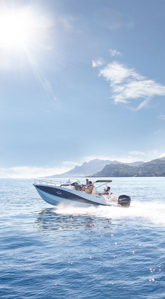 Quicksilver Activ 755 Sundeck