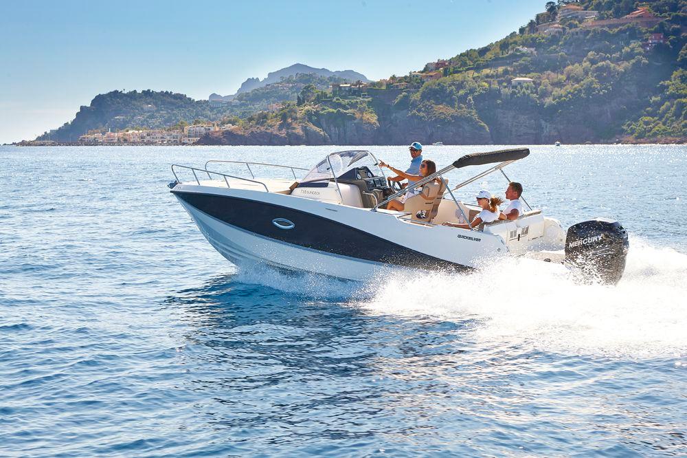 Quicksilver Activ 755 Sundeck