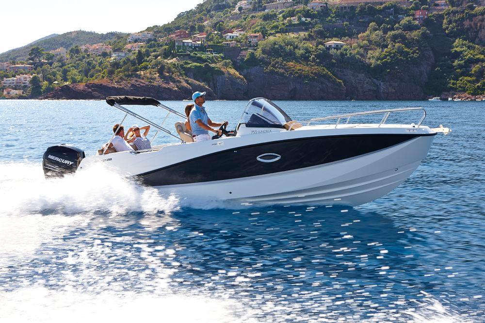 Quicksilver Activ 755 Sundeck