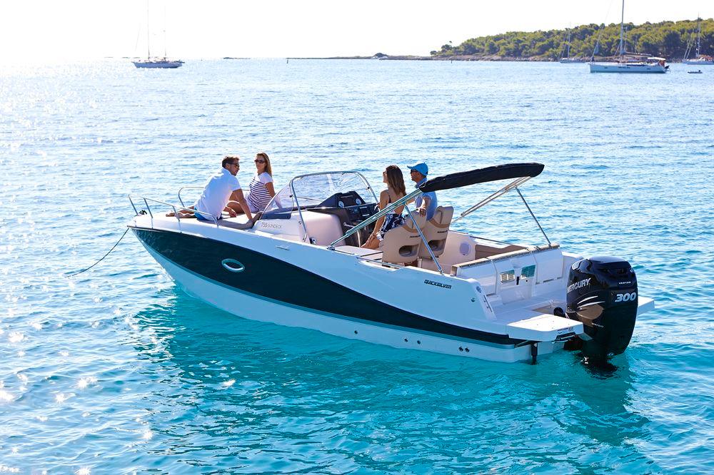 Quicksilver Activ 755 Sundeck