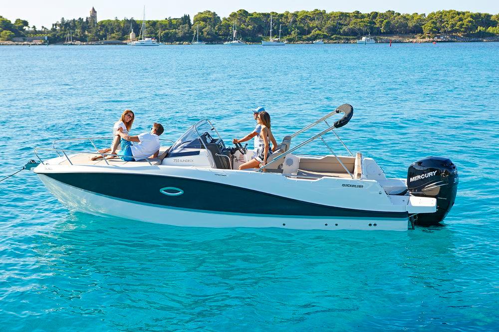 Quicksilver Activ 755 Sundeck