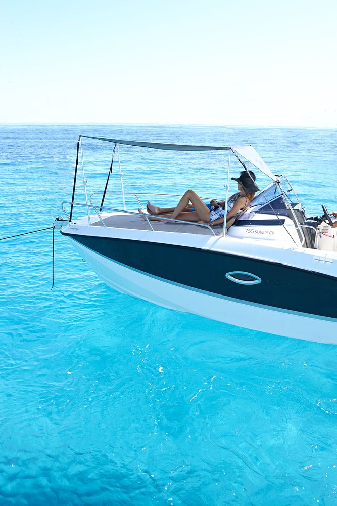 Quicksilver Activ 755 Sundeck