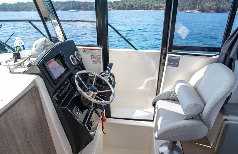 Quicksilver 705 Pilothouse