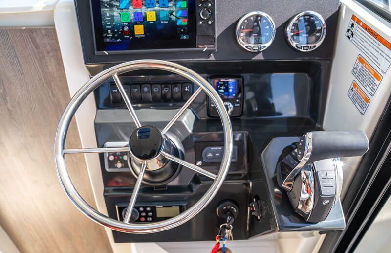 Quicksilver 705 Pilothouse