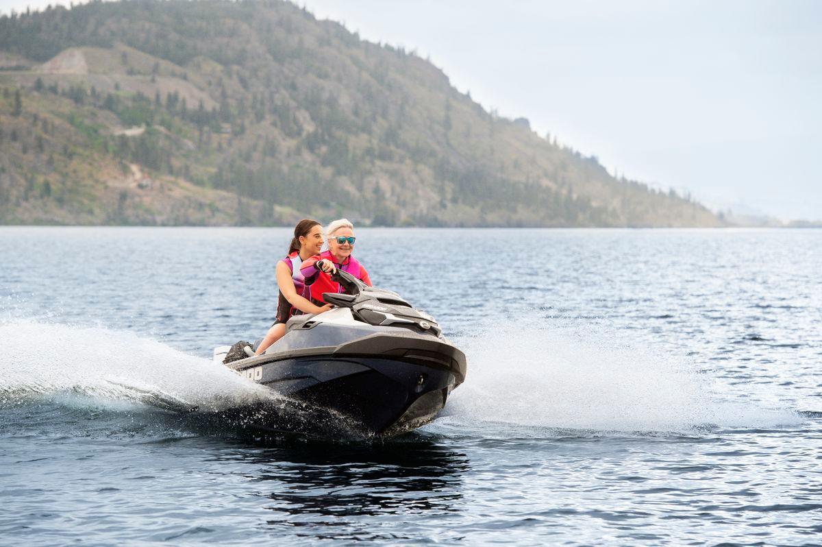 SeaDoo GTX Limited 300 Audio iDF Jetski Modell 2023 - Blue Abyss - Marina Wassersport GmbH