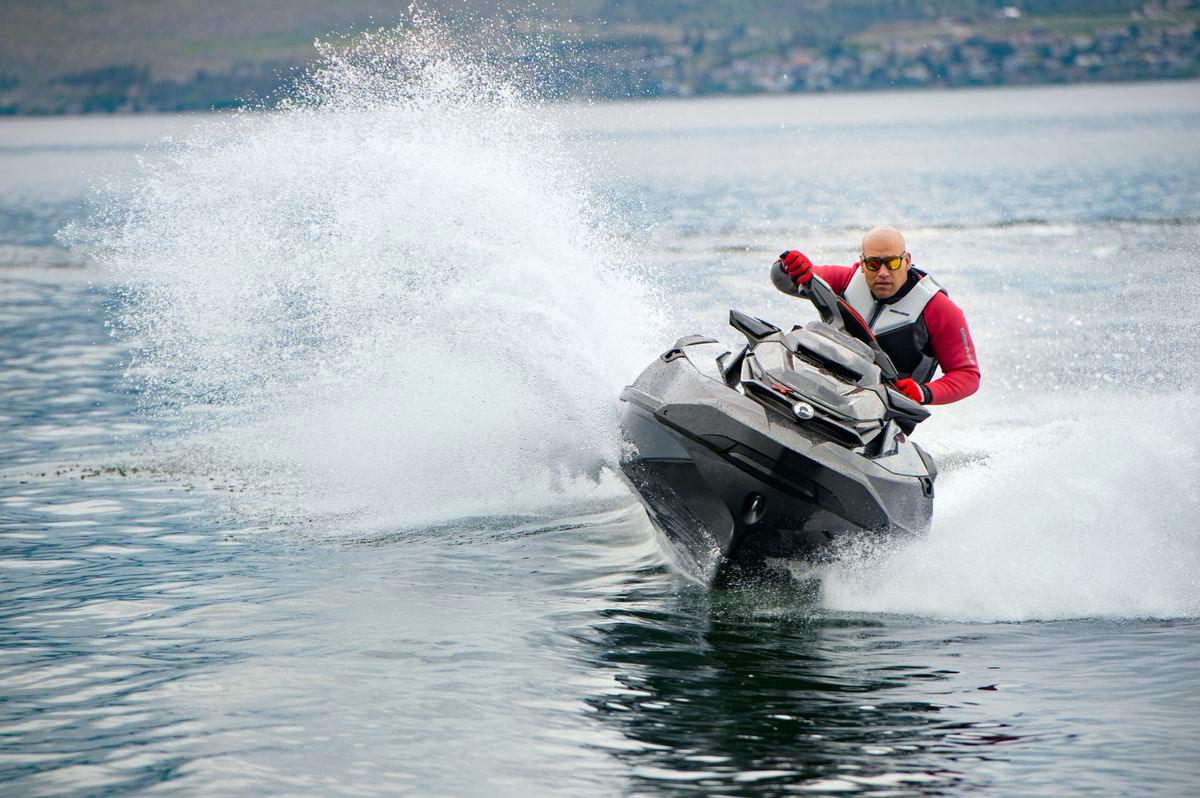 SeaDoo RXT-X RS 300 Audio iDF Jetski Modell 2023 - Premium Triple Black