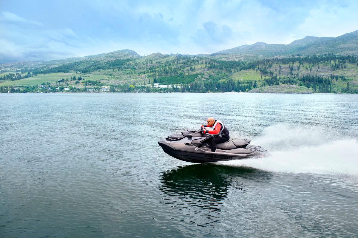 SeaDoo RXT-X RS 300 Audio iDF Jetski Modell 2023 - Premium Triple Black