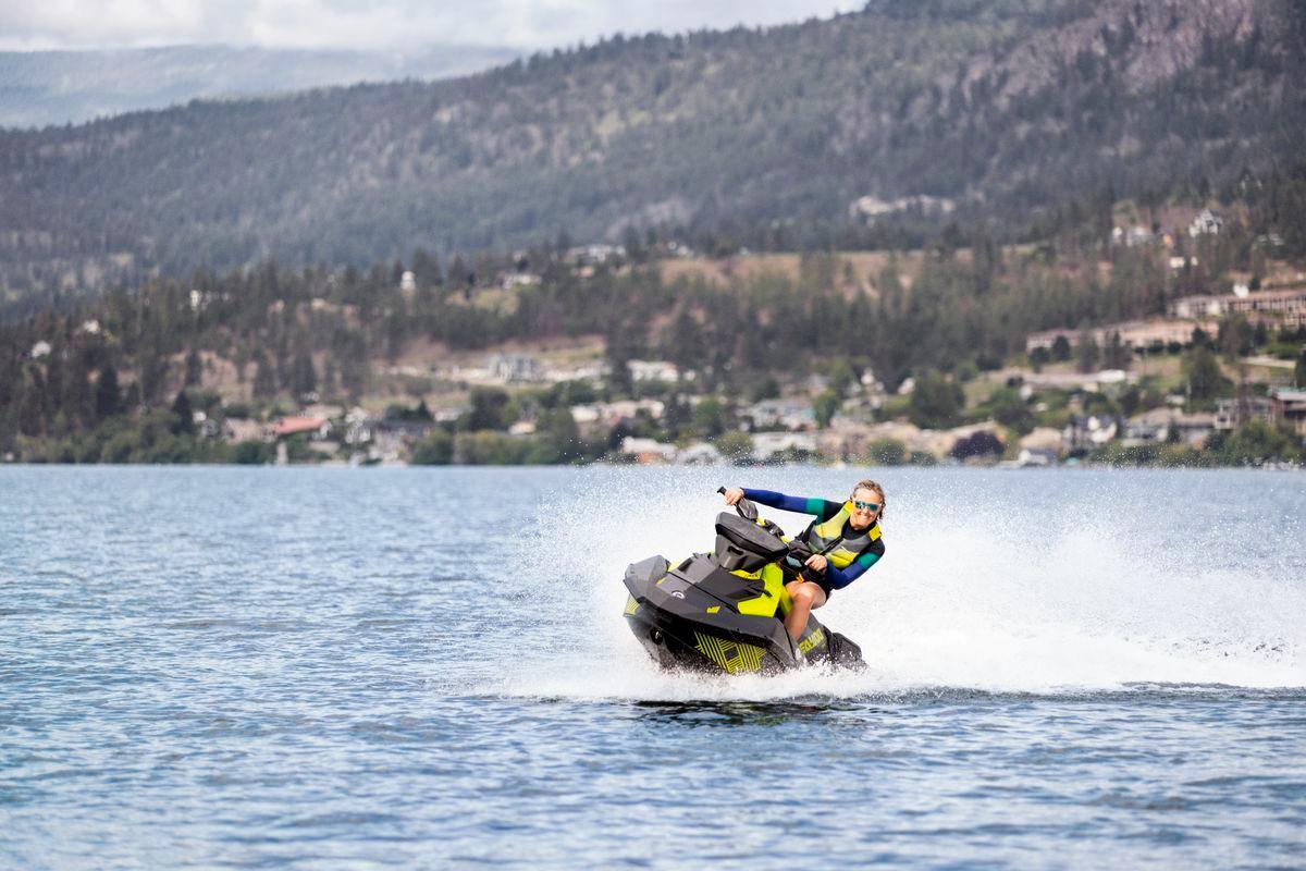 SeaDoo Spark Trixx 2UP 90 iBR Jetski Modell 2023 - Manta Green