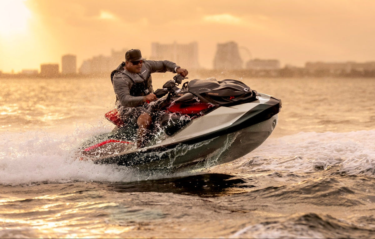SeaDoo RXP-X RS 325 Audio Jetski Modell 2025 - Metallic Tan / Lava Red (Premium Color) - Marina Wassersport GmbH