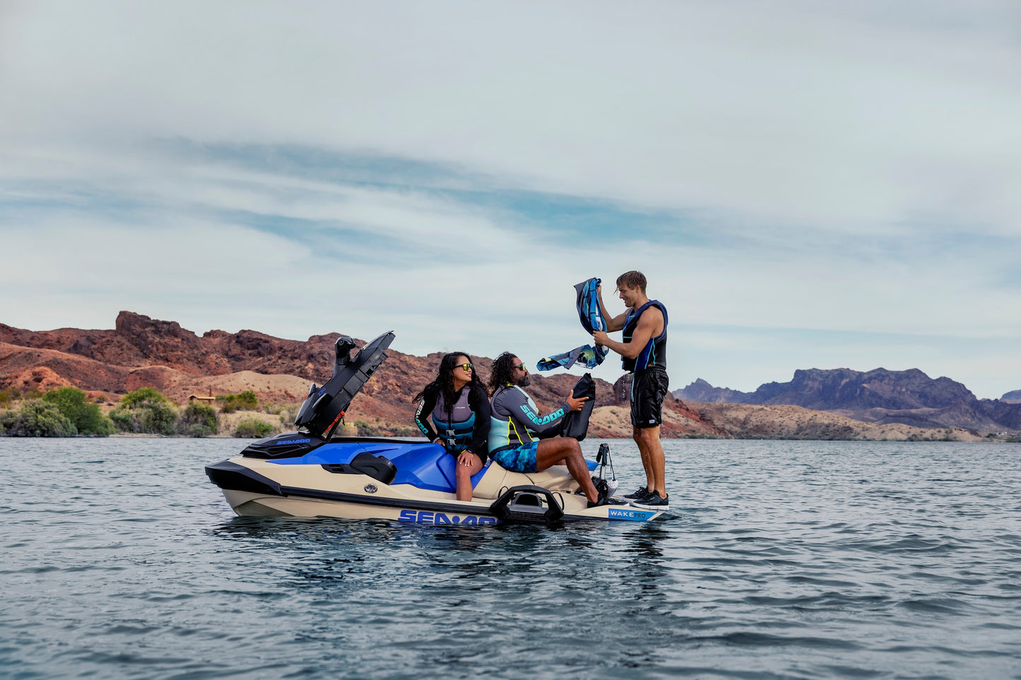 SeaDoo Wake Pro 230 Audio iDF Jetski Modell 2025 - Sand / Dazzling Blue - Marina Wassersport GmbH