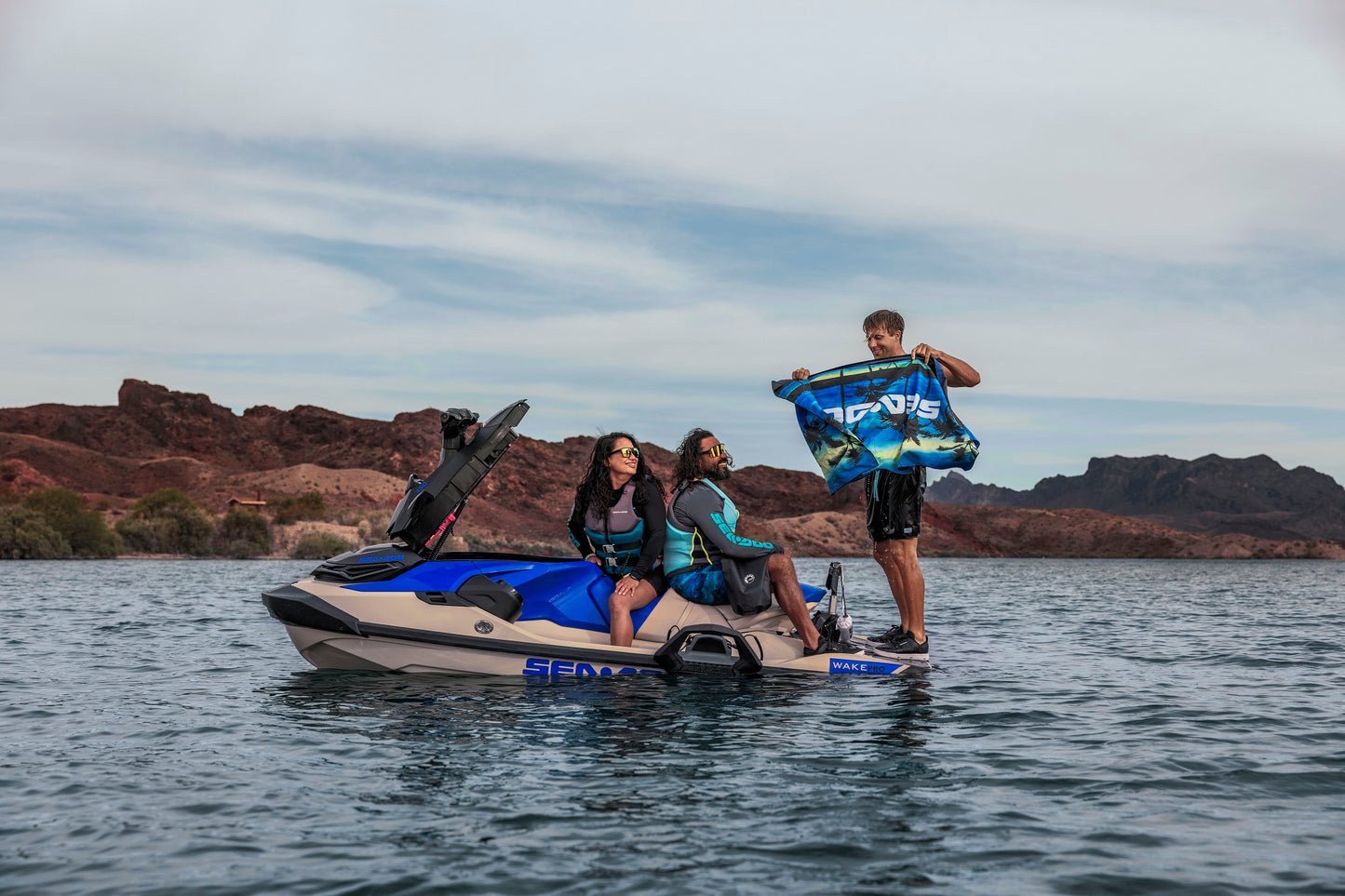 SeaDoo Wake Pro 230 Audio iDF Jetski Modell 2025 - Sand / Dazzling Blue - Marina Wassersport GmbH