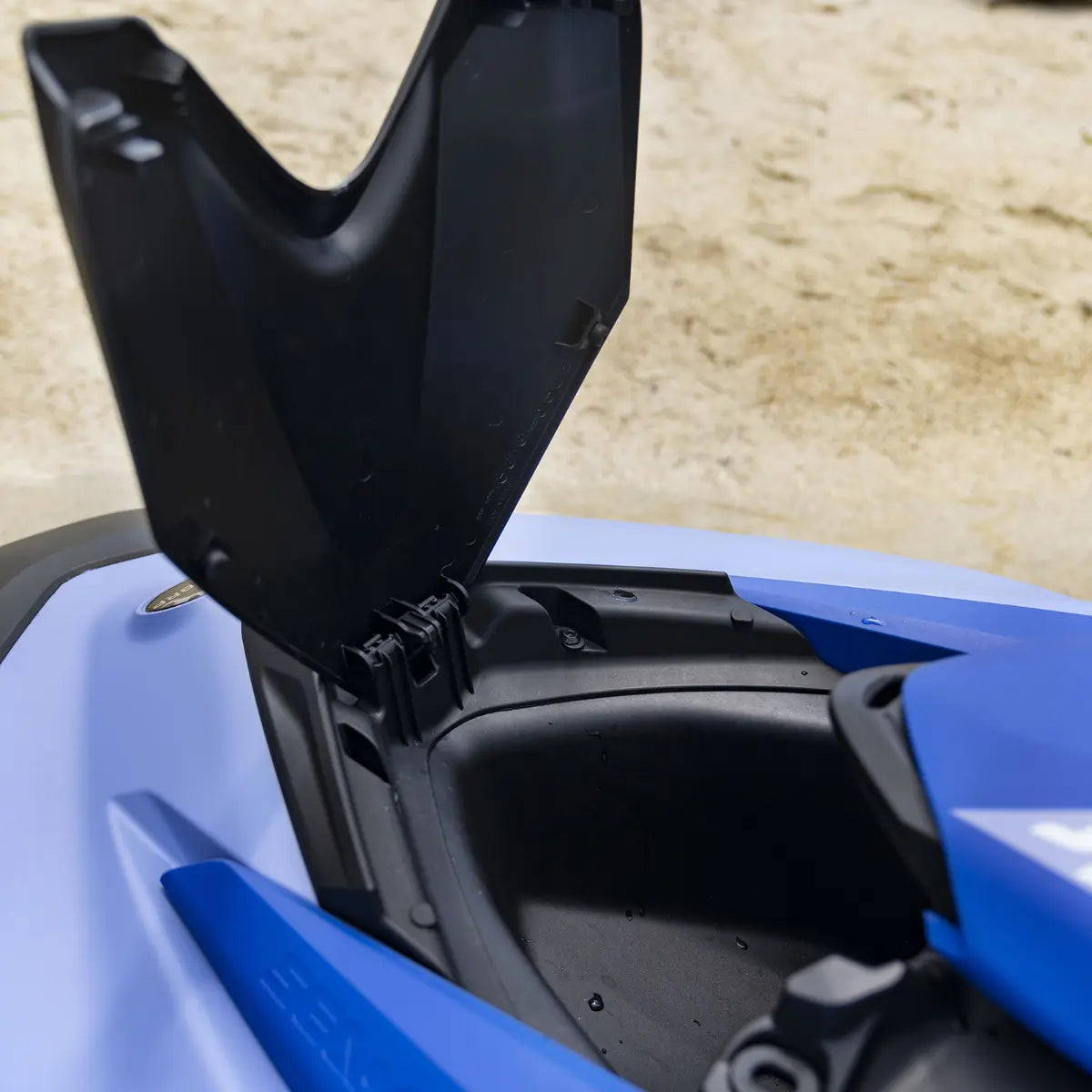 Sea-Doo Spark 11.1 US Gal (42 L) Front Storage Bin | Teilenummer 295101148