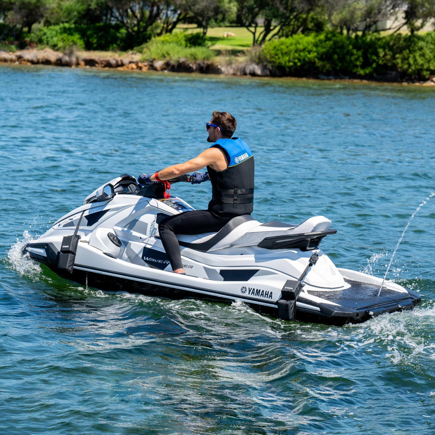 Yamaha WaveRunner Fender – Knickbarer Fender mit Acetylhaken (MWV‑WVRNR‑HH‑BK)