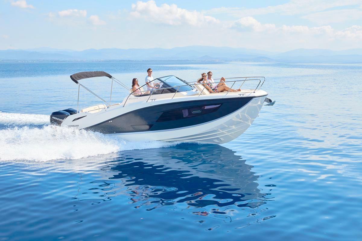 Quicksilver Activ 875 Sundeck