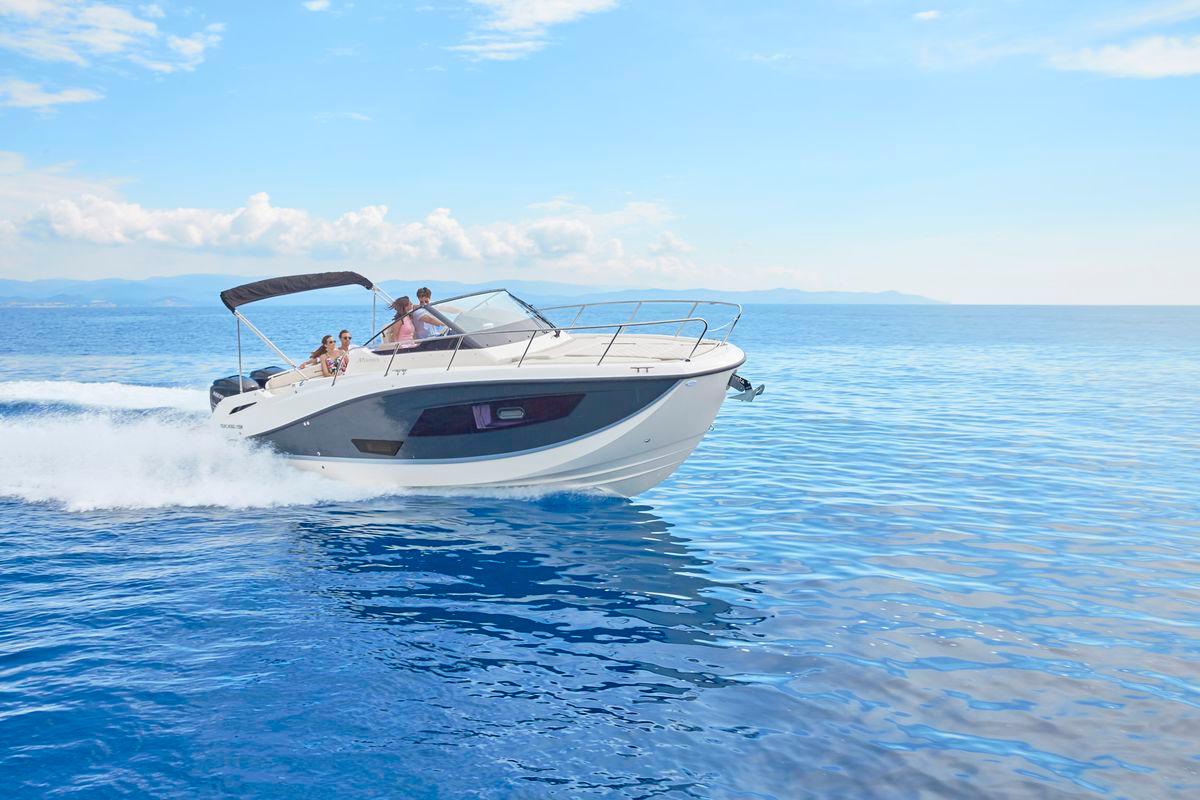 Quicksilver Activ 875 Sundeck