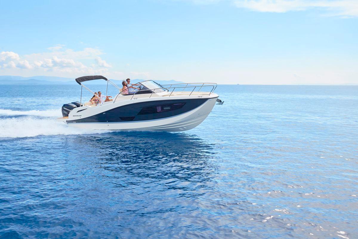 Quicksilver Activ 875 Sundeck