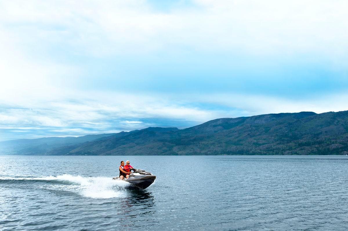 SeaDoo GTX Limited 300 Audio iDF Jetski Modell 2023 - Blue Abyss - Marina Wassersport GmbH