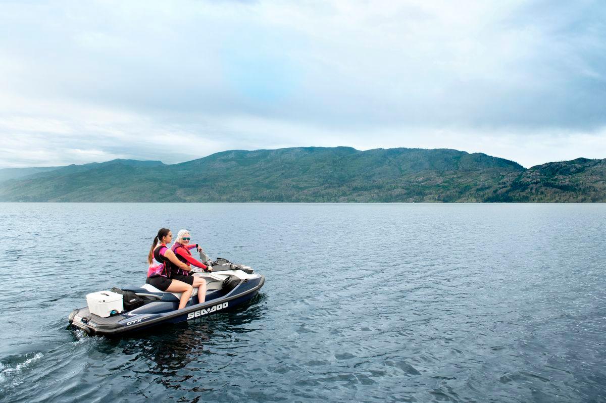 SeaDoo GTX Limited 300 Audio iDF Jetski Modell 2023 - Blue Abyss - Marina Wassersport GmbH