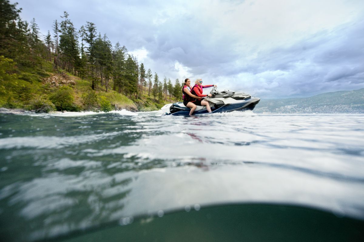 SeaDoo GTX Limited 300 Audio iDF Jetski Modell 2023 - Blue Abyss - Marina Wassersport GmbH