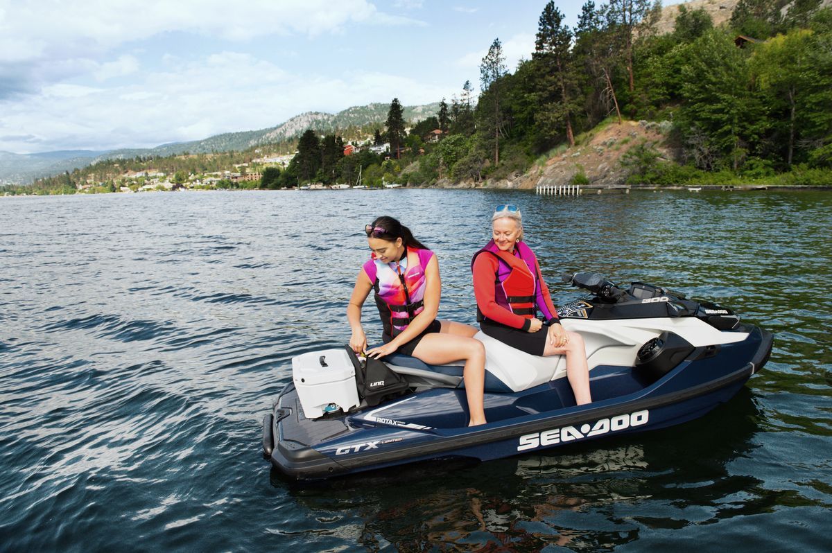 SeaDoo GTX Limited 300 Audio iDF Jetski Modell 2023 - Blue Abyss - Marina Wassersport GmbH