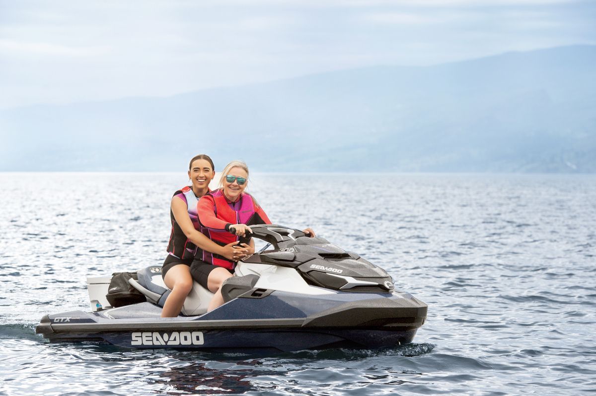 SeaDoo GTX Limited 300 Audio iDF Jetski Modell 2023 - Blue Abyss - Marina Wassersport GmbH