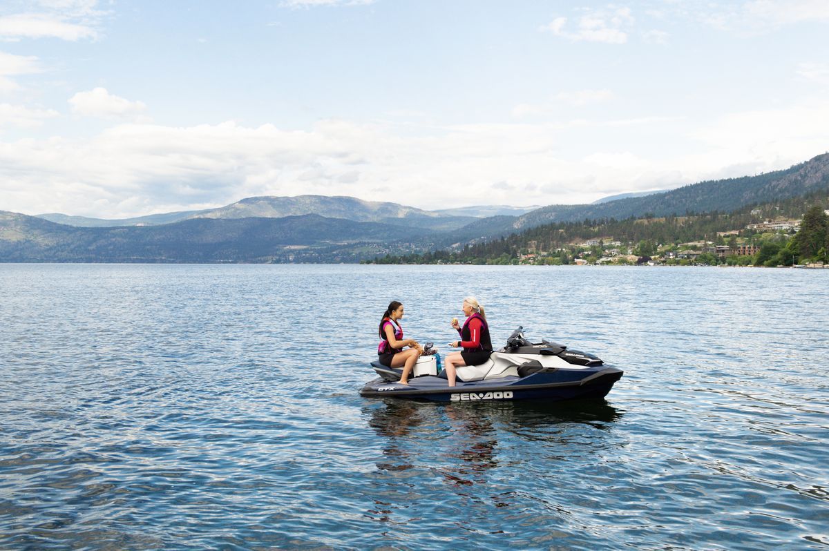 SeaDoo GTX Limited 300 Audio iDF Jetski Modell 2023 - Blue Abyss - Marina Wassersport GmbH