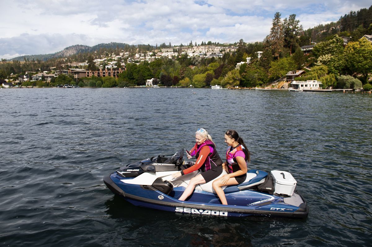 SeaDoo GTX Limited 300 Audio iDF Jetski Modell 2023 - Blue Abyss - Marina Wassersport GmbH