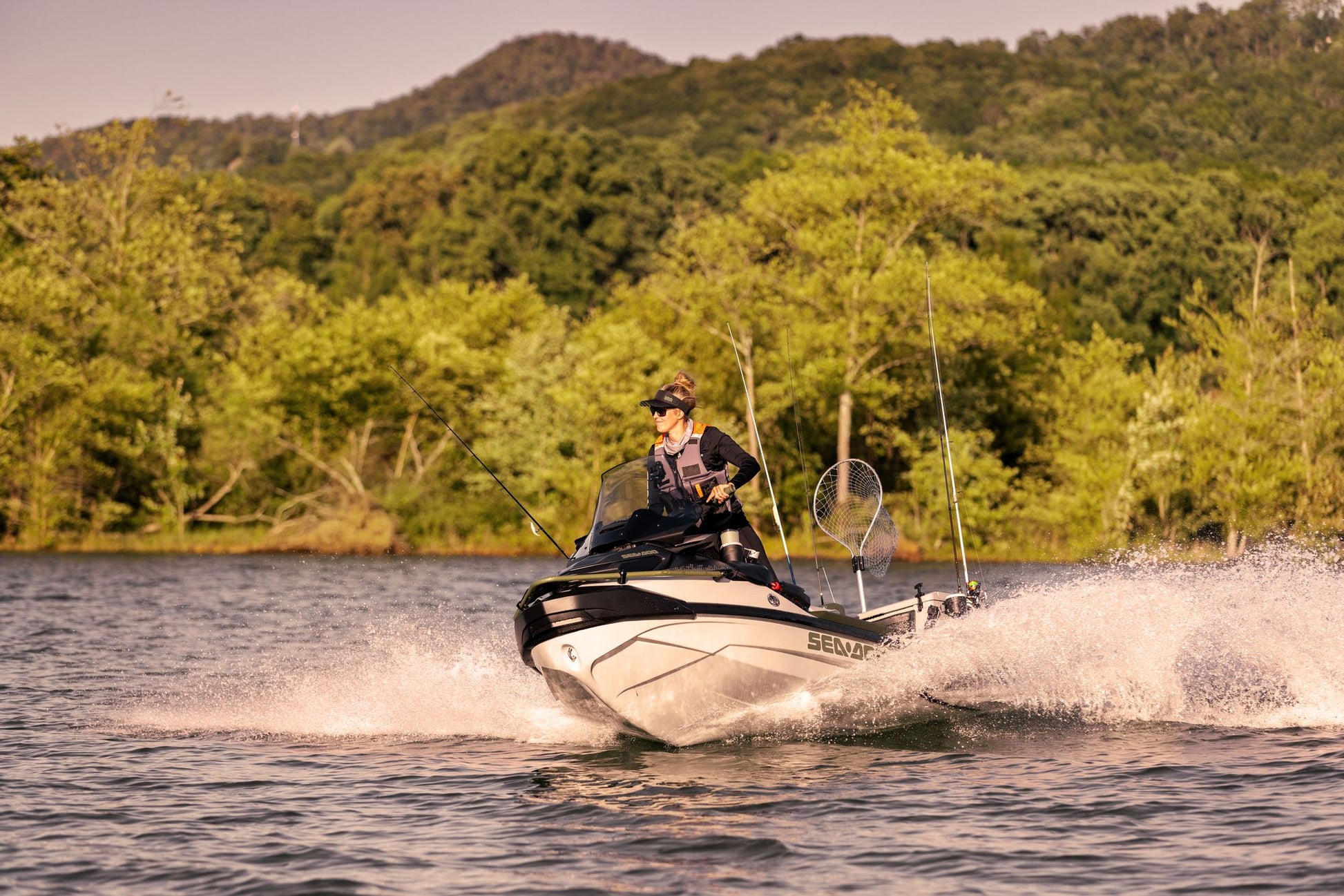 SeaDoo FishPro APEX 300 Audio iDF Jetski Modell 2025 - Shark Grey / Nori Green - Marina Wassersport GmbH
