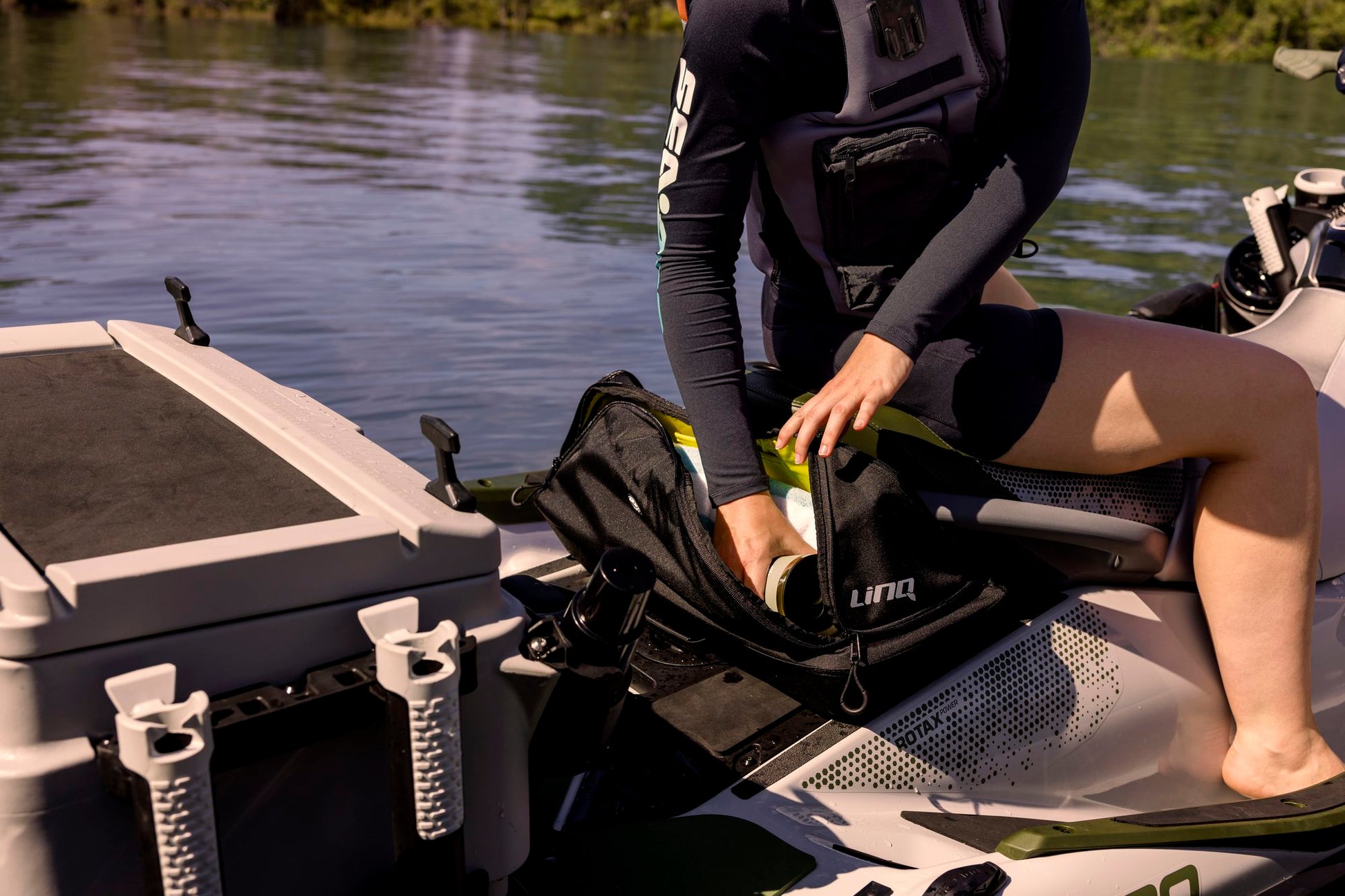 SeaDoo FishPro APEX 300 Audio iDF Jetski Modell 2025 - Shark Grey / Nori Green - Marina Wassersport GmbH
