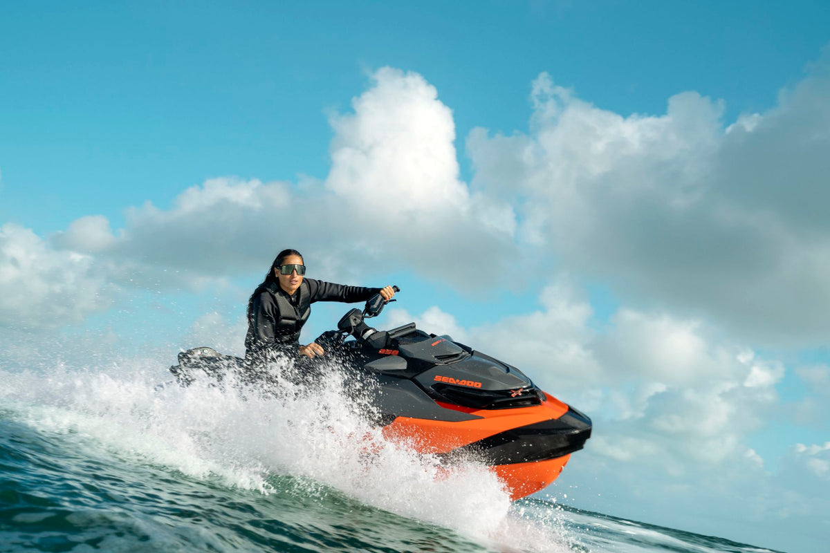 Sea-Doo RXT-X 350 Modell 2027 – Solar Orange Metallic Premium