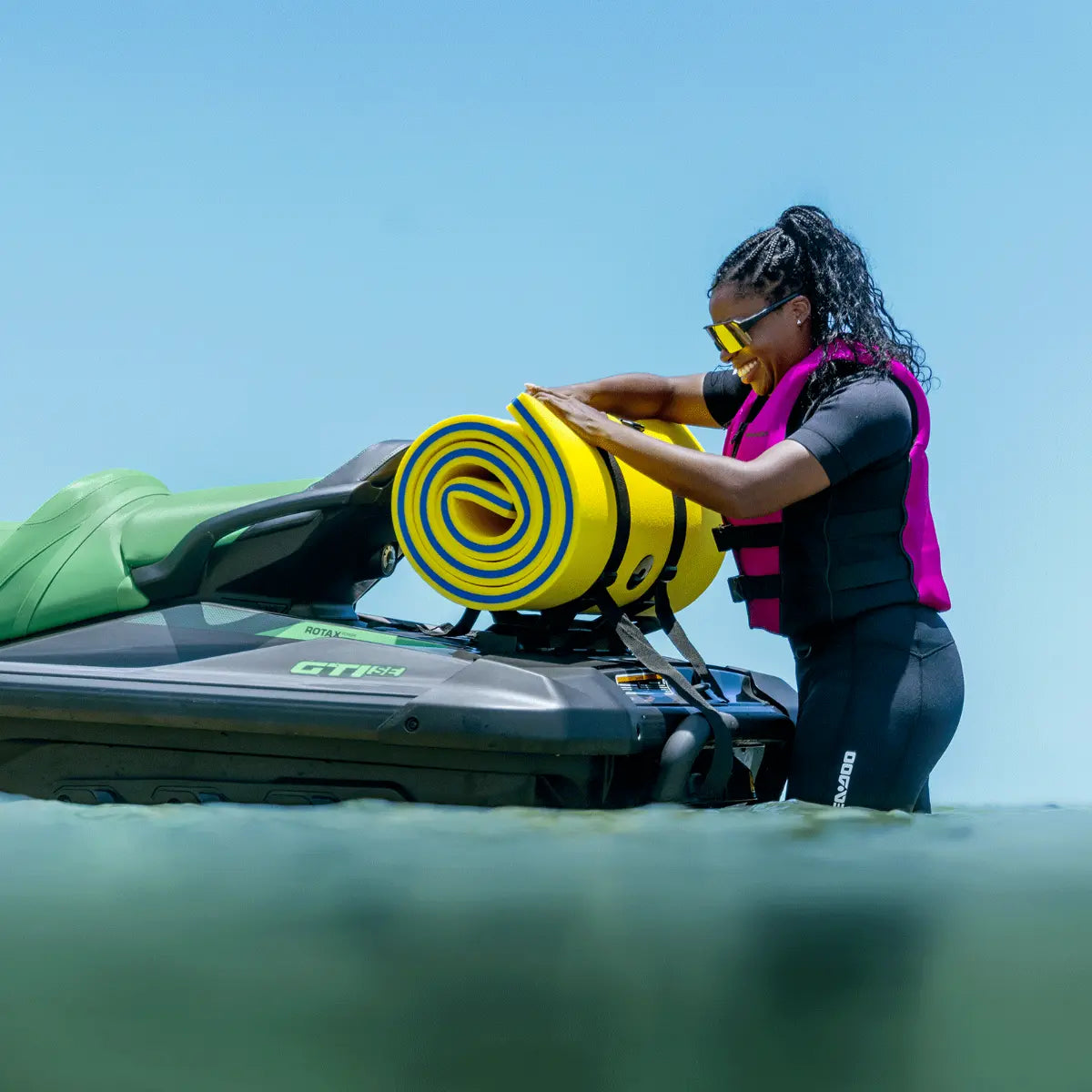 Sea‑Doo LinQ Rear Floating Mat Holder – Halterung für Schwimm‑Matten für PWC & Switch Pontoon (295101366)