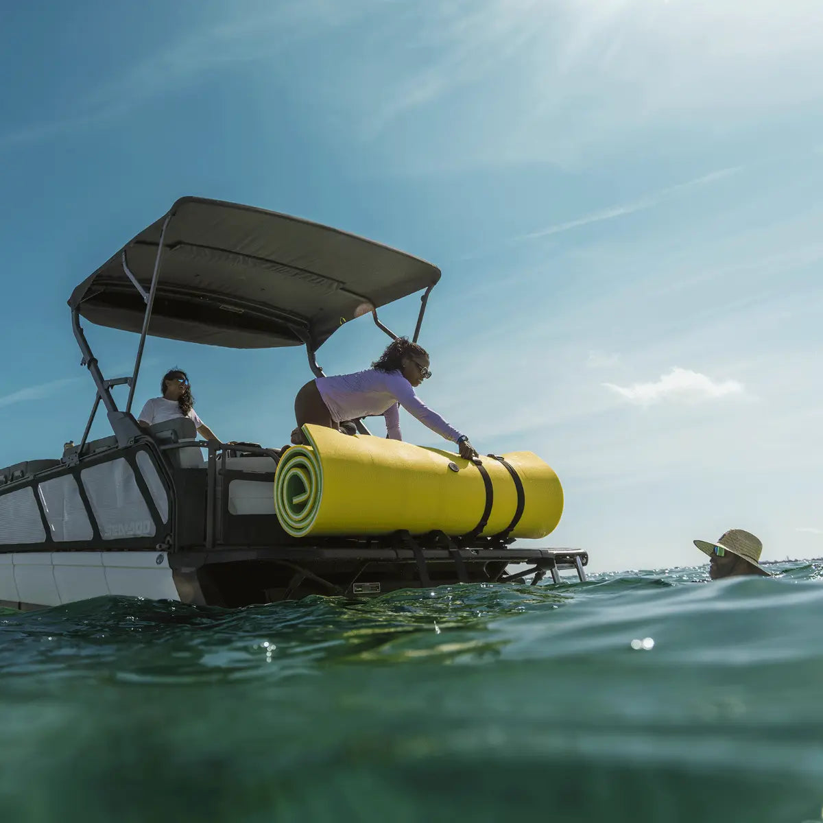 Sea‑Doo LinQ Rear Floating Mat Holder – Halterung für Schwimm‑Matten für PWC & Switch Pontoon (295101366)