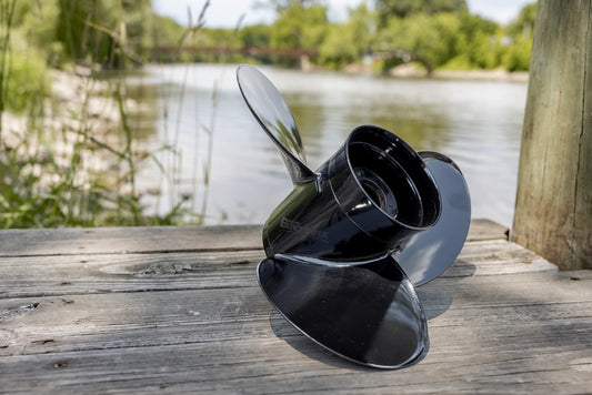 Mercury Black Max Aluminiumpropeller – 3‑Blatt, 14.3" × 21", Rechtslauf inkl. Flo‑Torq II Hub Kit (832832A45)