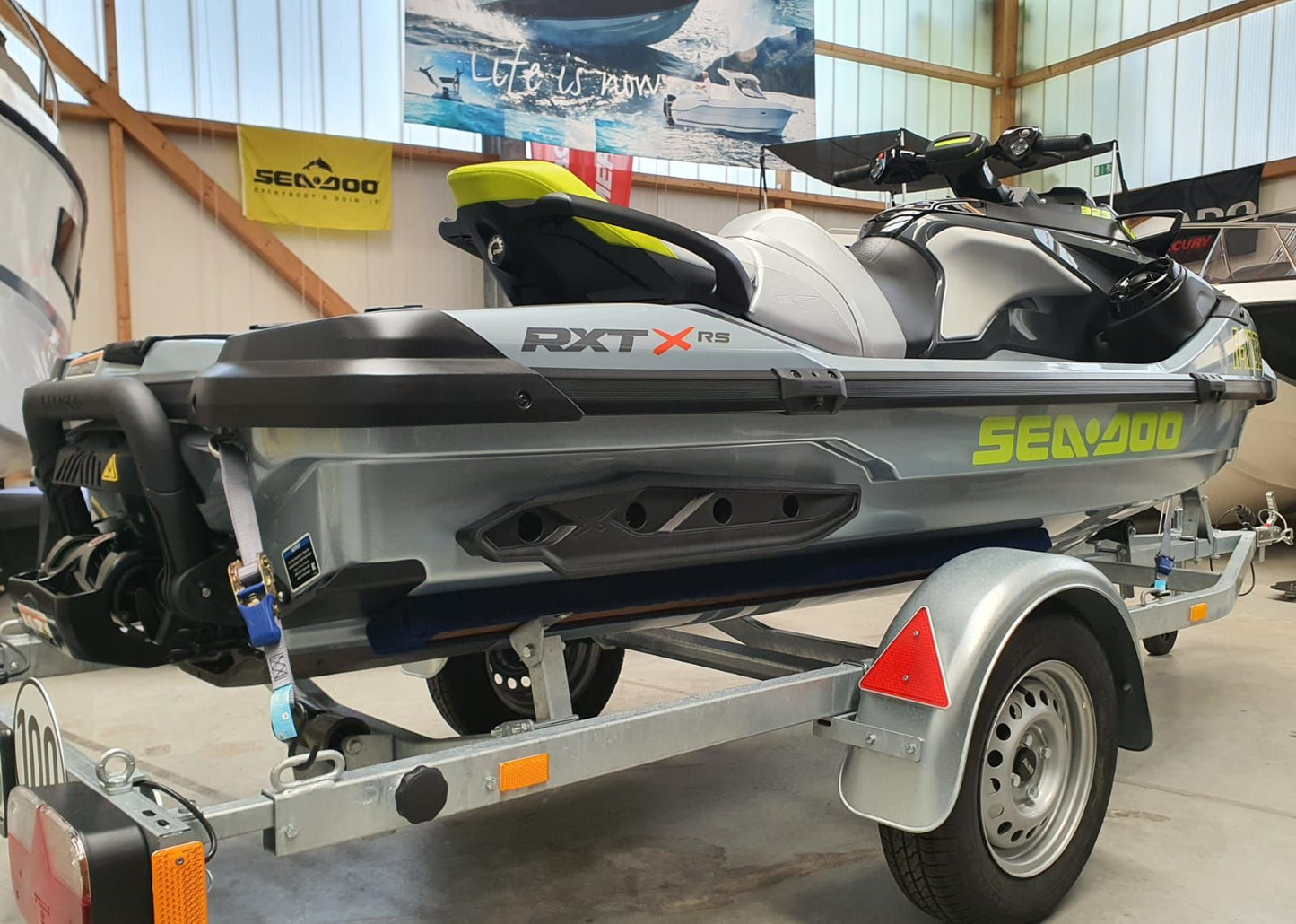 SeaDoo RXT-X 325 Audio Jetski Modell 2025  inkl. Anhänger - 32 Betriebsstunden